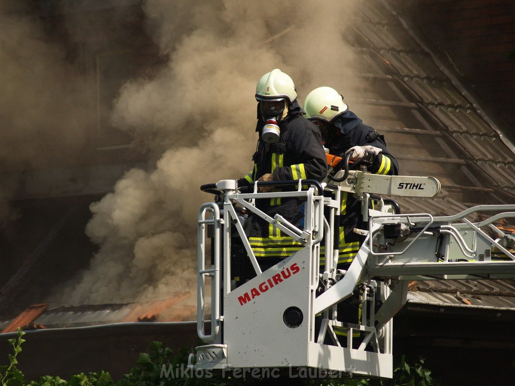 Brand Schuetzenhof Neusser Landstr P5827.JPG